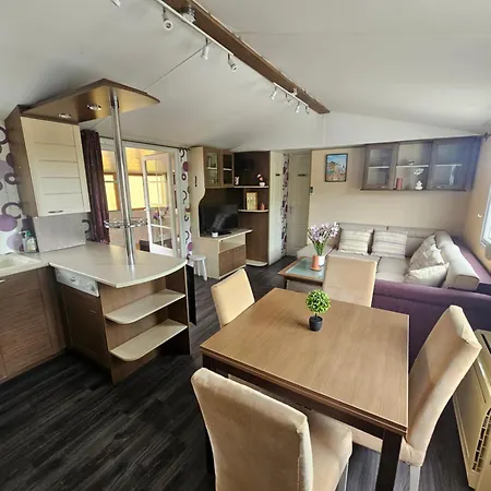 Entre Terre Et Kamp alanı